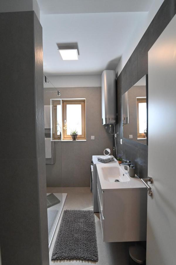 Sea View Deluxe Apartment Rijeka Exterior photo